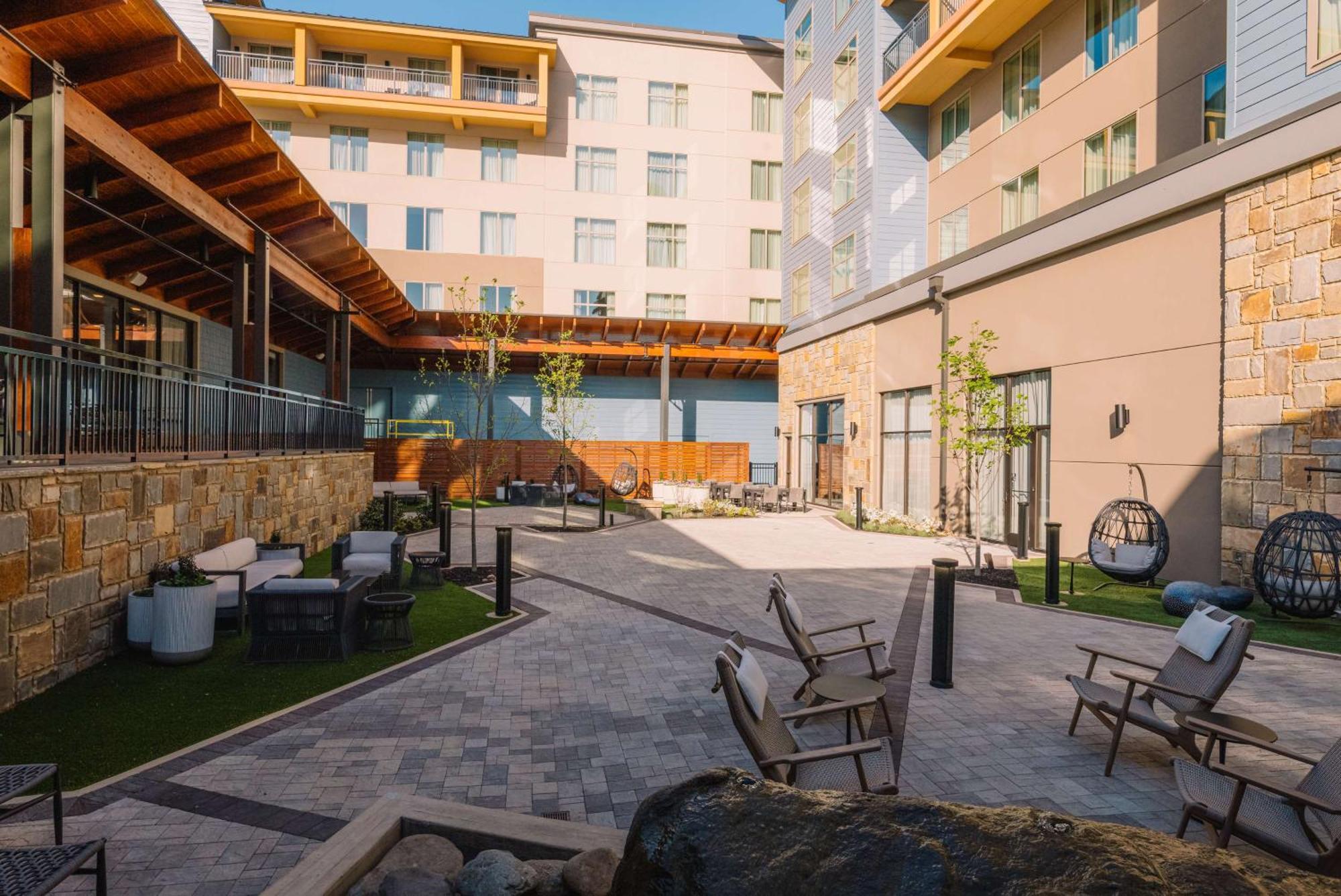 Embassy Suites By Hilton Gatlinburg Resort Exteriér fotografie